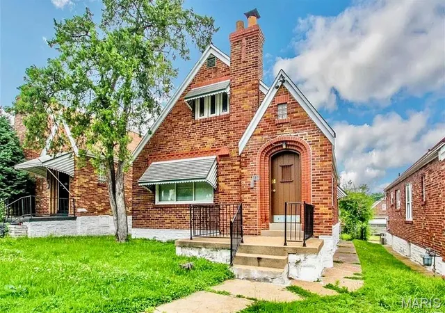 Photo 2 of Sale Pending at 8636 Riverview Blvd, Saint Louis, MO 63147 | MLS# MIS26036924 | Listing updated on 2026-09-03