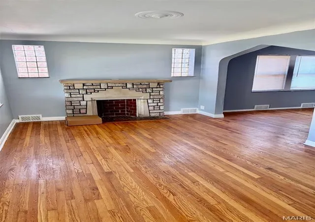 Photo 3 of Sale Pending at 8636 Riverview Blvd, Saint Louis, MO 63147 | MLS# MIS26036924 | Listing updated on 2026-09-03