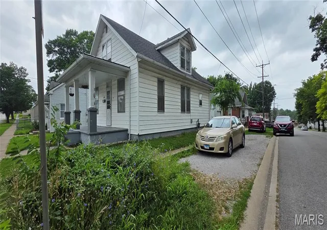 Homes for sale in Chester, IL | 1527 Swanwick St, Chester, IL 62233 | MLS# MIS26036926