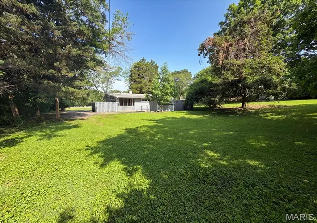 Homes for sale in Ballwin, MO | 238 W Skyline Dr, Ballwin, MO 63011 | MLS# MIS26036940
