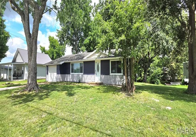 Homes for sale in Ellis Grove, IL | 304 N Main St, Ellis Grove, IL 62241 | MLS# MIS26036942