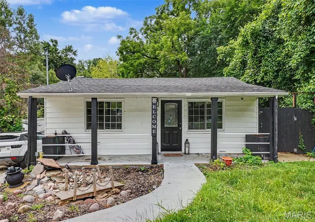 Photo 1 of Single family home for sale at 8516 Katherine Ave, Saint Louis, MO 63121 | MLS# MIS26036943 | Listing updated on 2026-08-20