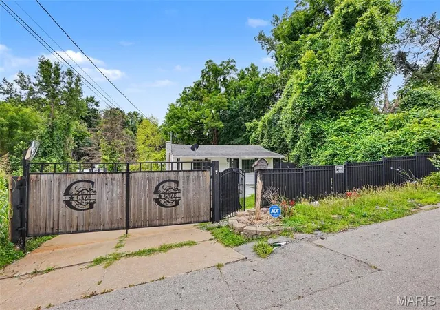 Photo 3 of Single family home for sale at 8516 Katherine Ave, Saint Louis, MO 63121 | MLS# MIS26036943 | Listing updated on 2026-08-20