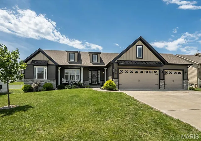 Homes for sale in Moscow Mills, MO | 132 Hayfield Dr, Moscow Mills, MO 63362 | MLS# MIS26036944