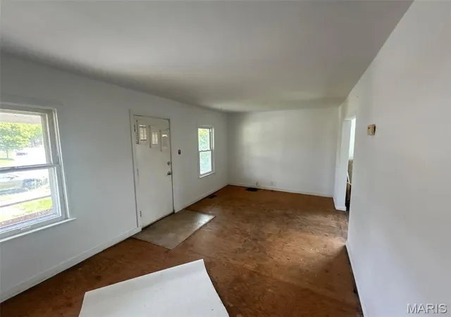 Photo 2 of Single family home for sale at 8527 Kempland Pl, St Louis, MO 63132 | MLS# MIS26036946 | Listing updated on 2026-09-30