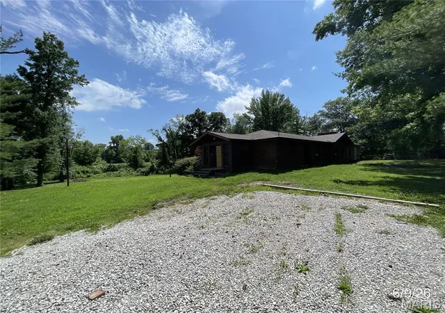 Homes for sale in Troy, IL | 721 E Us Hwy 40, Troy, IL 62294 | MLS# MIS26036949