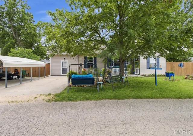 Homes for sale in Bourbon, MO | 844 Alley St, Bourbon, MO 65441 | MLS# MIS26036951