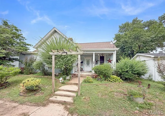 Homes for sale in Louisiana, MO | 1115 S Carolina St, Louisiana, MO 63353 | MLS# MIS26036958