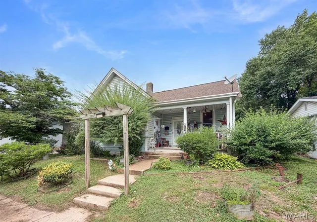Homes for sale in Louisiana, MO | 1115 S Carolina St, Louisiana, MO 63353 | MLS# MIS26036958