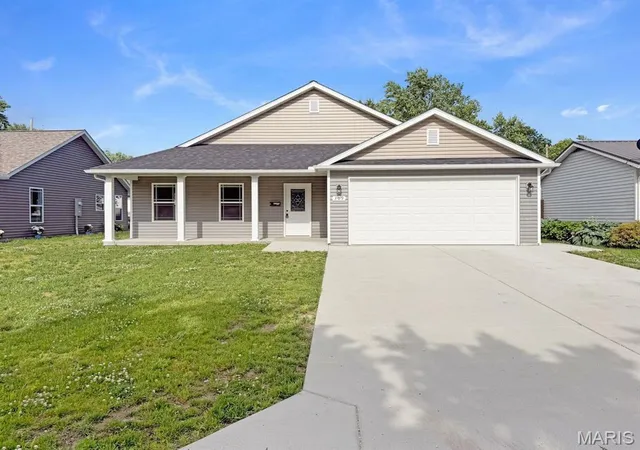 Homes for sale in Bowling Green, MO | 309 S Main Cross St, Bowling Green, MO 63334 | MLS# MIS26036962