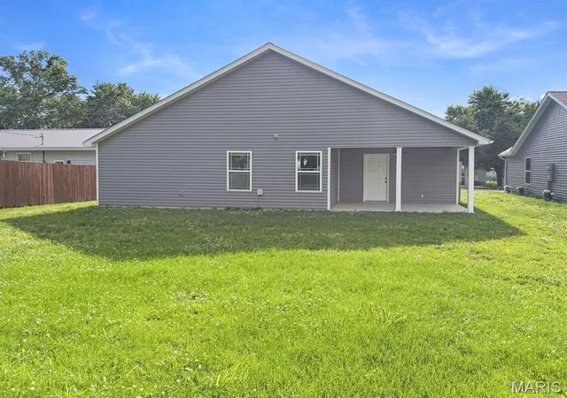 Homes for sale in Bowling Green, MO | 309 S Main Cross St, Bowling Green, MO 63334 | MLS# MIS26036962