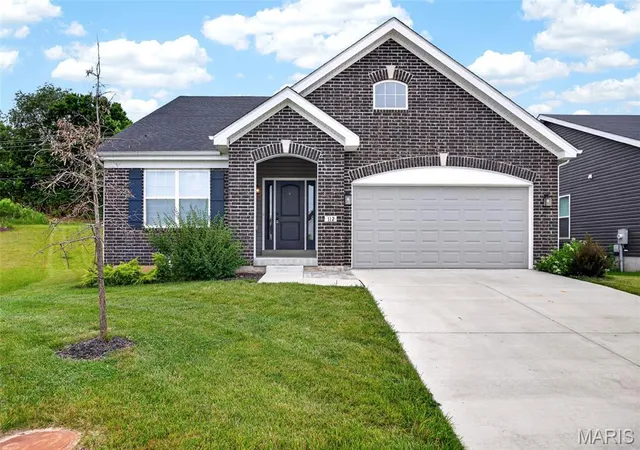 Photo 1 of Sale Pending at 112 Creek Haven Ct, Lake Saint Louis, MO 63367 | MLS# MIS26036982 | Listing updated on 2026-09-01