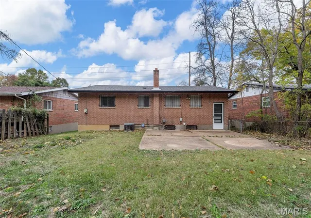 Photo 2 of Sale Pending at 146 Evans Ave, Saint Louis, MO 63121 | MLS# MIS26036984 | Listing updated on 2026-09-06