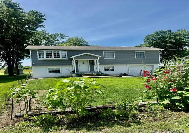 Homes for sale in Mount Olive, IL | 308 W 7th South St, Mount Olive, IL 62069 | MLS# MIS26037001