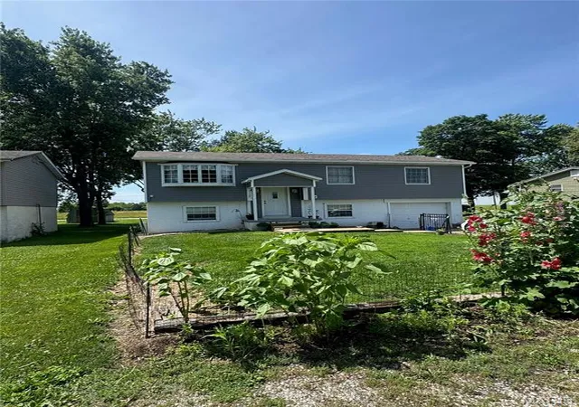 Homes for sale in Mount Olive, IL | 308 W 7th South St, Mount Olive, IL 62069 | MLS# MIS26037001