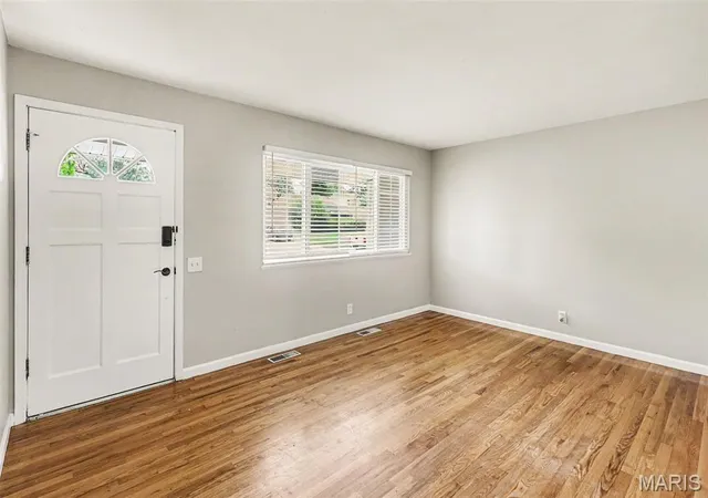 Photo 2 of Single family home for sale at 1725 Yaqui Dr, Florissant, MO 63031 | MLS# MIS26037014 | Listing updated on 2026-09-25