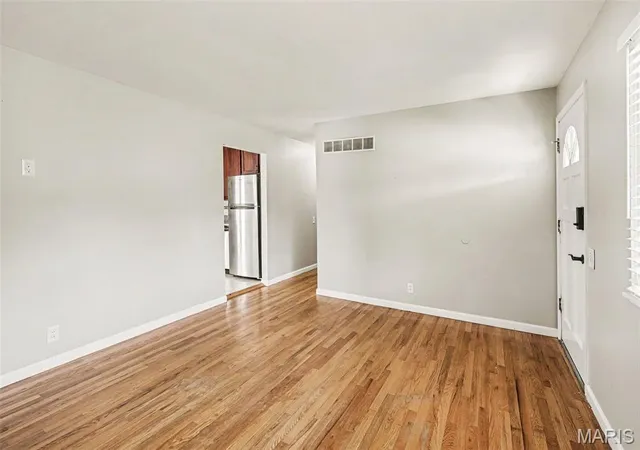 Photo 3 of Single family home for sale at 1725 Yaqui Dr, Florissant, MO 63031 | MLS# MIS26037014 | Listing updated on 2026-09-25