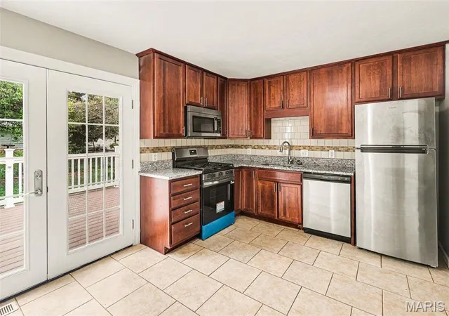 Photo 4 of Single family home for sale at 1725 Yaqui Dr, Florissant, MO 63031 | MLS# MIS26037014 | Listing updated on 2026-09-25