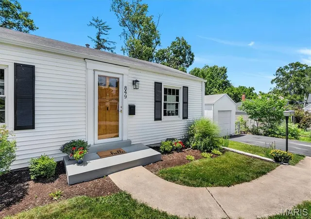 Homes for sale in Kirkwood, MO | 849 Glendower Dr, Kirkwood, MO 63122 | MLS# MIS26037034