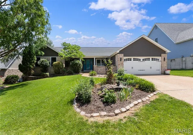 Homes for sale in Fenton, MO | 1353 Montevale Ct, Fenton, MO 63026 | MLS# MIS26037044