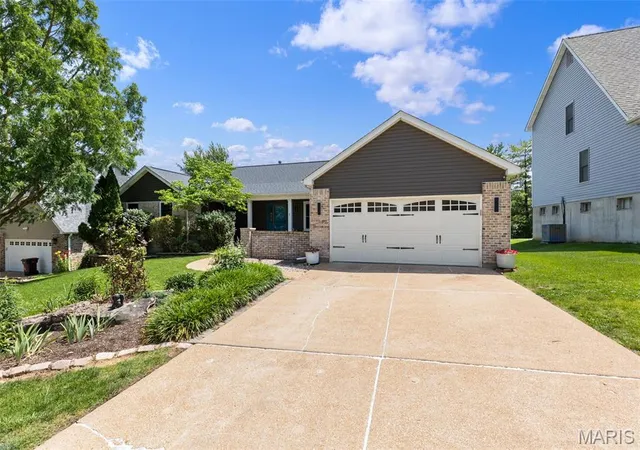 Homes for sale in Fenton, MO | 1353 Montevale Ct, Fenton, MO 63026 | MLS# MIS26037044