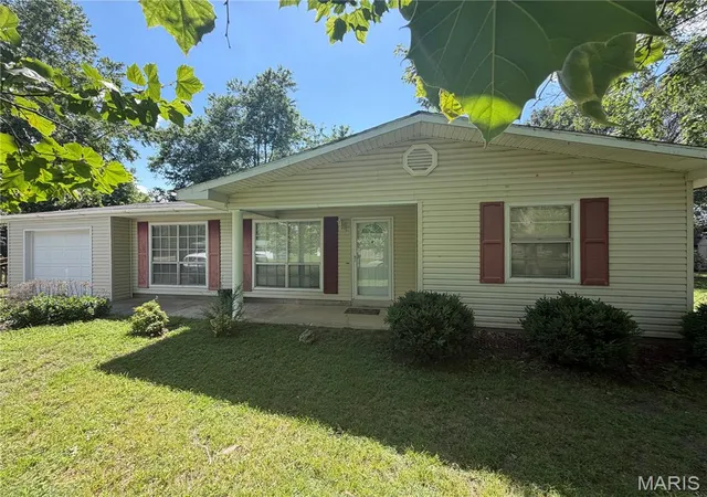 Homes for sale in Malden, MO | 39415 W Sue Dr, Malden, MO 63863 | MLS# MIS26037076