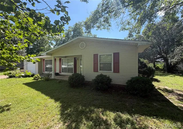Homes for sale in Malden, MO | 39415 W Sue Dr, Malden, MO 63863 | MLS# MIS26037076