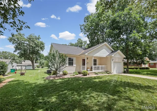 Homes for sale in Breese, IL | 233 N 1st St, Breese, IL 62230 | MLS# MIS26037079