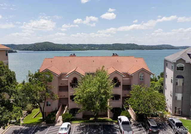 Homes for sale in Hollister, MO | 700 Emerald Pointe Dr #101, Hollister, MO 65672 | MLS# MIS26037082