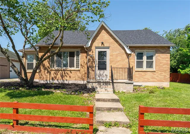 Homes for sale in Auxvasse, MO | 103 N Main St, Auxvasse, MO 65231 | MLS# MIS26037085
