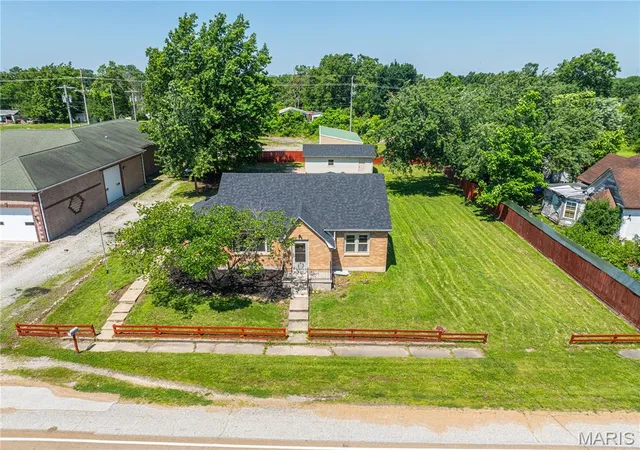Homes for sale in Auxvasse, MO | 103 N Main St, Auxvasse, MO 65231 | MLS# MIS26037085