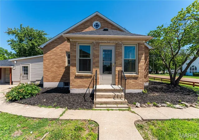 Homes for sale in Auxvasse, MO | 103 N Main St, Auxvasse, MO 65231 | MLS# MIS26037085