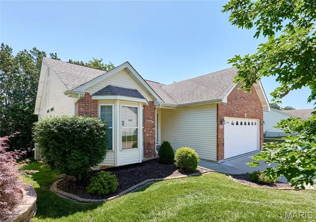 3rd image of 122 Westgate Dr, St Peters, MO 63376 | MLS# MIS26037093