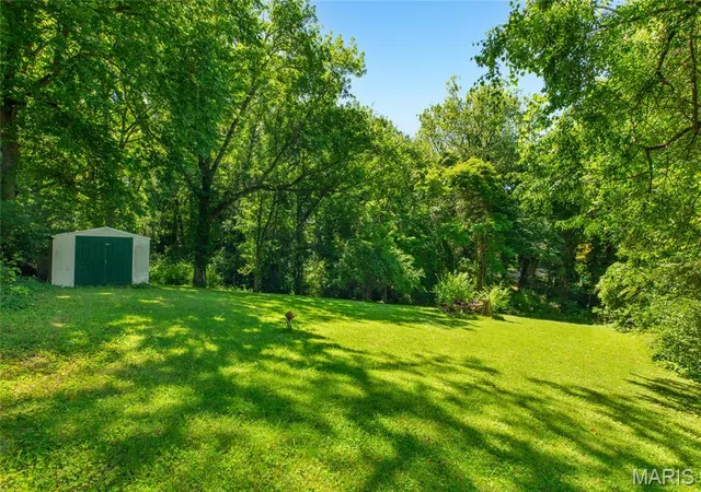 Homes for sale in East Alton, IL | 287 Westwood Pl, East Alton, IL 62024 | MLS# MIS26037096