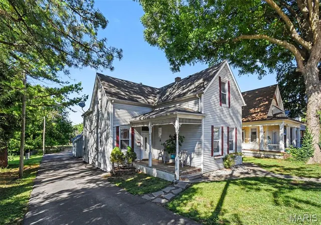 Homes for sale in Columbia, IL | 518 S Main St, Columbia, IL 62236 | MLS# MIS26037105