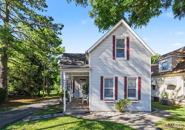 Homes for sale in Columbia, IL | 518 S Main St, Columbia, IL 62236 | MLS# MIS26037105
