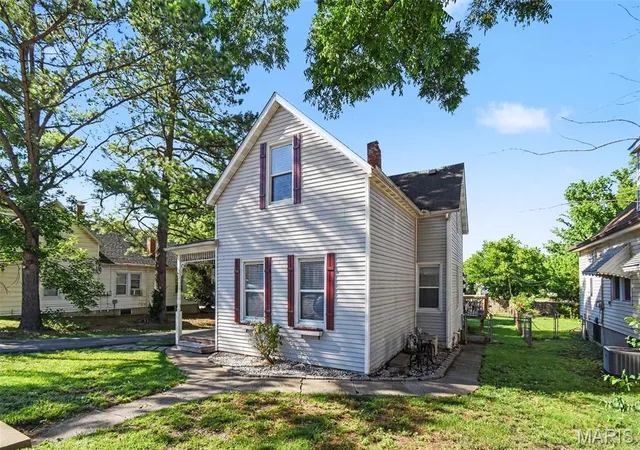 Homes for sale in Columbia, IL | 518 S Main St, Columbia, IL 62236 | MLS# MIS26037105