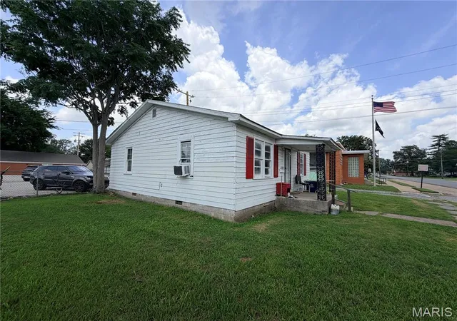 Homes for sale in Portageville, MO | 301/303 King Ave, Portageville, MO 63873 | MLS# MIS26037106