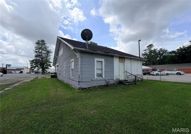 Homes for sale in Portageville, MO | 301/303 King Ave, Portageville, MO 63873 | MLS# MIS26037106