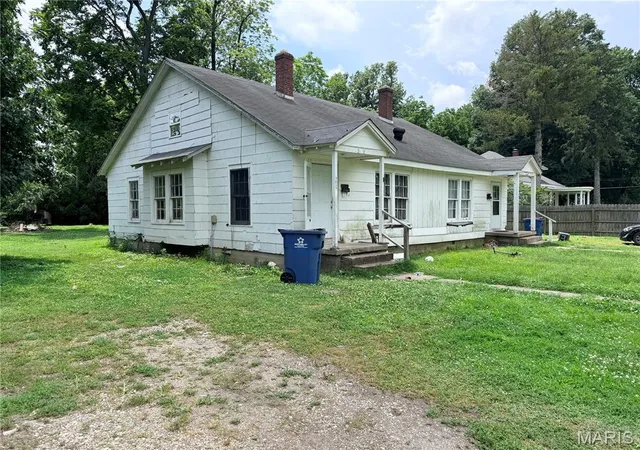 Homes for sale in Portageville, MO | 305/307 W 4th Street, Portageville, MO 63873 | MLS# MIS26037115