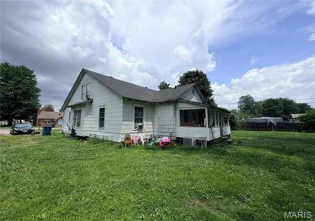 Homes for sale in Portageville, MO | 305/307 W 4Th Street, Portageville, MO 63873 | MLS# MIS26037115
