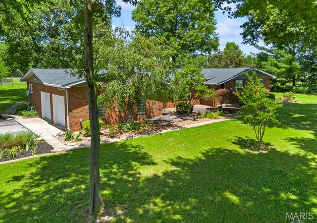 Homes for sale in New Baden, IL | 1 Tanbark Dr, New Baden, IL 62265 | MLS# MIS26037130