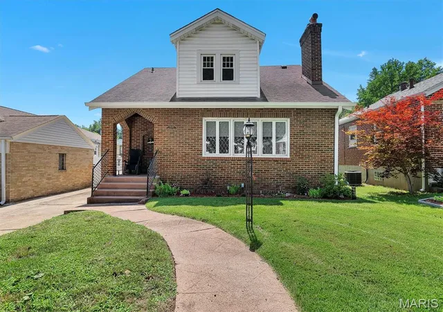 Photo 1 of Sale Pending at 7448 Hillsdale Dr, Saint Louis, MO 63121 | MLS# MIS26037131 | Listing updated on 2026-09-07
