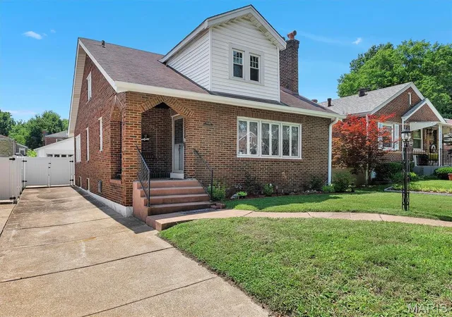 Photo 2 of Sale Pending at 7448 Hillsdale Dr, Saint Louis, MO 63121 | MLS# MIS26037131 | Listing updated on 2026-09-07
