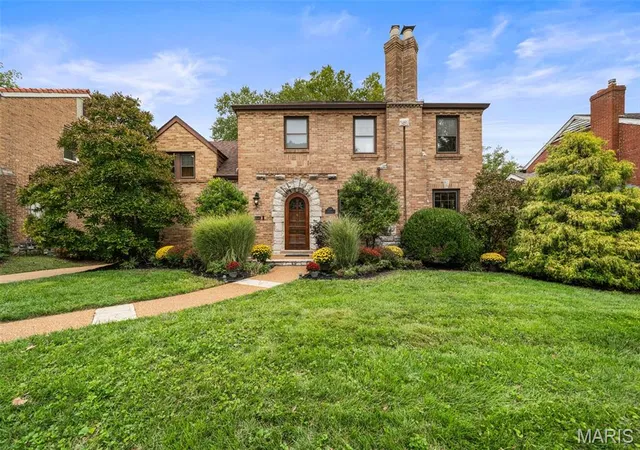 Photo 2 of Sale Pending at 7119 Cambridge Ave, Saint Louis, MO 63130 | MLS# MIS26037138 | Listing updated on 2026-10-05