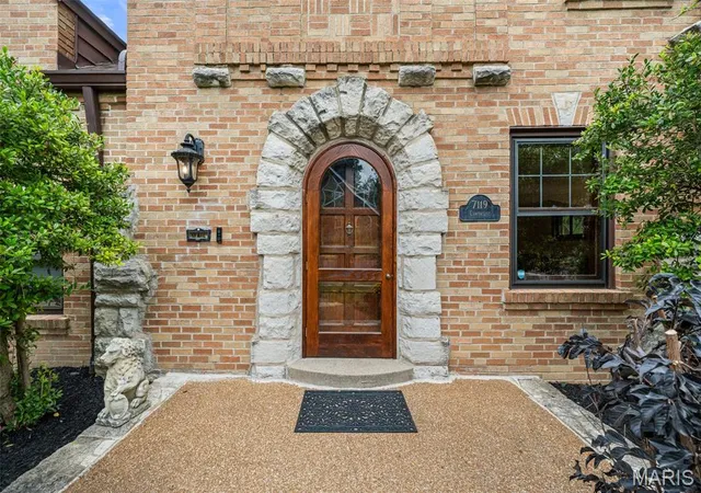 Photo 3 of Sale Pending at 7119 Cambridge Ave, Saint Louis, MO 63130 | MLS# MIS26037138 | Listing updated on 2026-10-05
