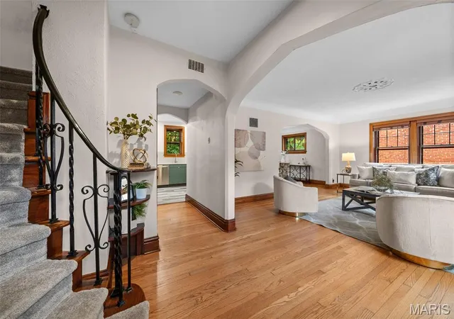 Photo 4 of Sale Pending at 7119 Cambridge Ave, Saint Louis, MO 63130 | MLS# MIS26037138 | Listing updated on 2026-10-05