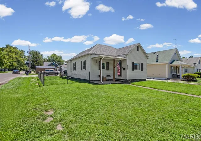 Photo 4 of Single family home for sale at 1001 S Macoupin St, Gillespie, IL 62033 | MLS# MIS26037140 | Listing updated on 2026-08-21