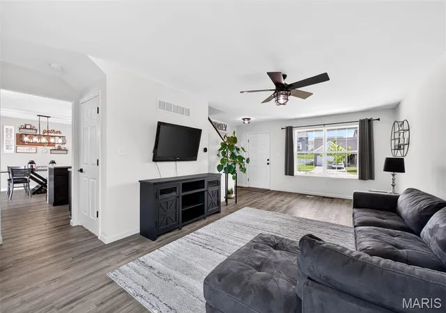 4th image of 941 Crestwood Ln, O Fallon, MO 63366 | MLS# MIS26037154