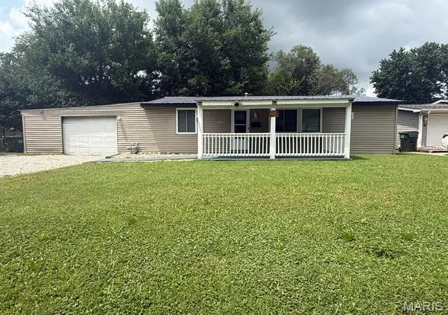 Homes for sale in Granite City, IL | 2133 Robert Ave, Granite City, IL 62040 | MLS# MIS26037163